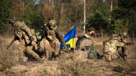 Besonders im Osten der Ukraine halten die Gefechte weiter an.