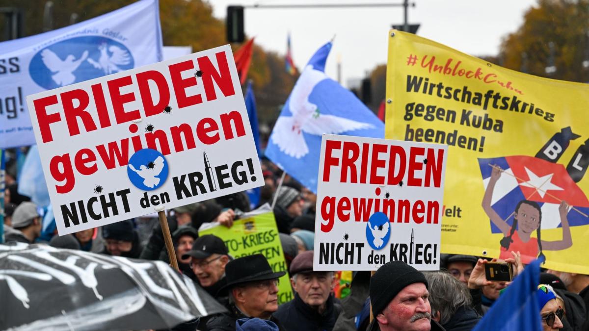 #Tausende bei Friedensdemo mit Wagenknecht in Berlin