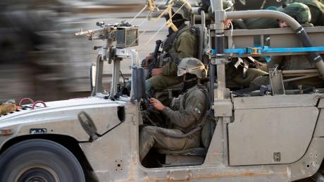 Soldaten der israelischen Armee nahe der Grenze zum Gazastreifen.