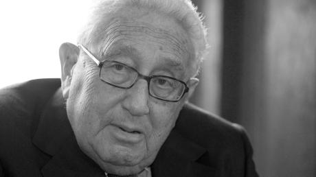 Der ehemalige US-Außenminister Henry Kissinger starb im Alter von 100 Jahren in seinem Zuhause im Bundesstaat Connecticut.