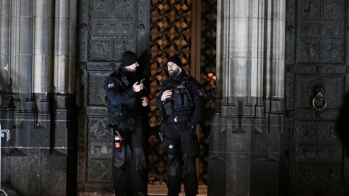 #Terroralarm am Kölner Dom: Mann in Gewahrsam genommen