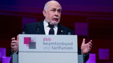Der dbb-Vorsitzende Ulrich Silberbach spricht bei der Jahrestagung des Deutschen Beamtenbundes in Köln.