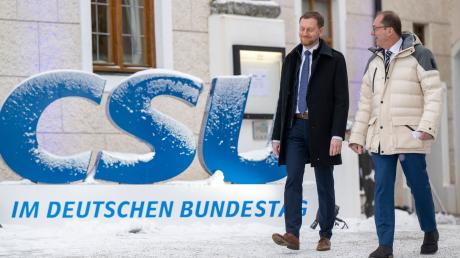 Sachsens Ministerpräsident Michael Kretschmer und CSU-Landesgruppenchef Alexander Dobrindt (r) zum Abschluss der CSU-Winterklausur im Kloster Seeon.