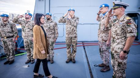 Außenministerin Annalena Baerbock besucht die Fregatte «Baden-Württemberg» im Hafen von Beirut.