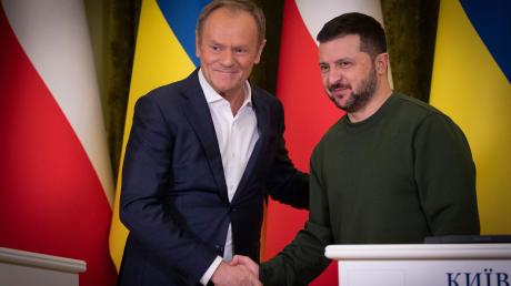 Präsident Wolodymyr Selenskyj (r) empfängt den polnischen Ministerpräsidenten Donald Tusk in Kiew.