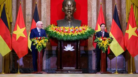 Bundespräsident Frank-Walter Steinmeier und der vietnamesische Staatspräsident Vo Van Thuong in Hanoi.