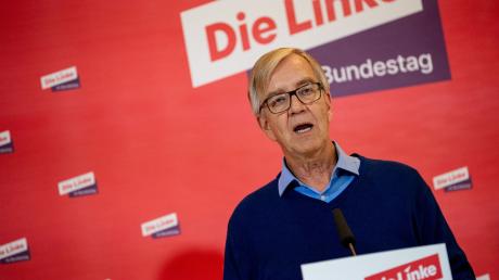 Ex-Linke-Fraktionschef Dietmar Bartsch zieht sich aus der ersten Reihe seiner Partei zurück. Die will zudem in Karlsruhe gegen die Beschränkung ihrer parlamentarische Rechte klagen.