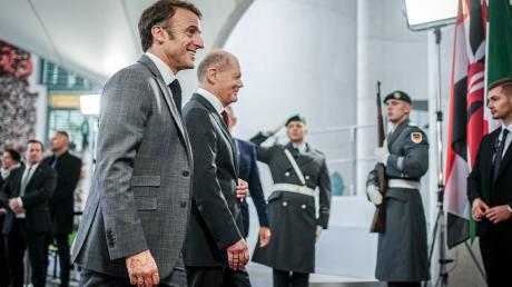 Bundeskanzler Olaf Scholz empfängt Frankreichs Präsident Emmanuel Macron im November 2023 in Berlin.