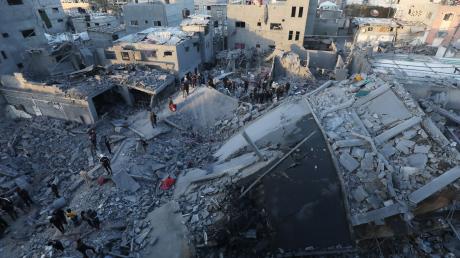 Zerstörungen im Gazastreifen - Vermittler bemühen sich um eine befristete Feuerpause und eine Freilassung von Geiseln.
