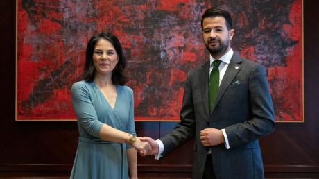 Außenministerin Annalena Baerbock wird bei ihrem Besuch in Montenegro von Jakov Milatovic, Präsident von Montenegro, zu einem Gespräch empfangen.