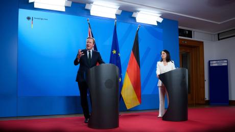 Außenministerin Annalena Baerbock traf sich mit ihrem britischen Amtskollegen David Cameron zu Gesprächen in Berlin.