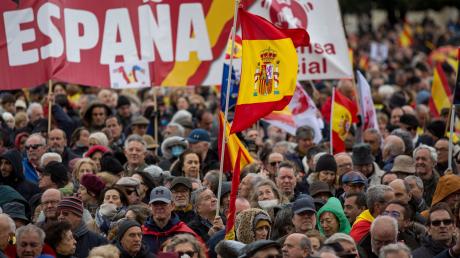 Gegen die geplante Amnestie für die katalanische Separatisten regt sich erneut Widerstand: Tausende Menschen protestierten in Madrid gegen die Pläne der spanischen Regierung.
