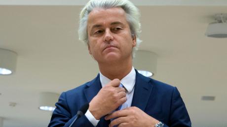 Wilders sagt, er mache den Weg frei für eine rechte Koalition und eine Politik, die auf weniger Immigration und Asyl ziele.