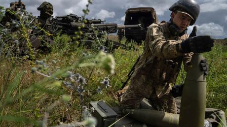 Dem ukrainischen Militär geht zunehmend die Munition aus.