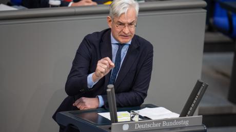 «Die deutsche Wirtschaft lahmt und braucht dringend Entlastung bei Energiekosten oder Unternehmensteuern», sagt Unionsfraktionsvize Mathias Middelberg.