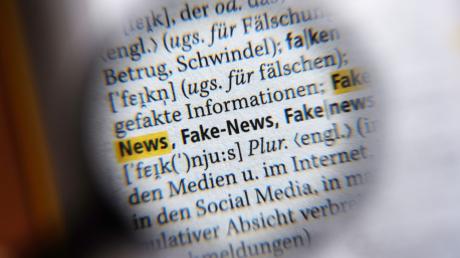 Mit einer Kampagne wollen Digitalminister Fabian Mehring und Innenminister Joachim Herrmann gegen Desinformationen im Netz vorgehen.