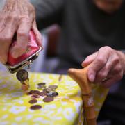 Die Riester-Rente galt eins als vielversprechende private Altersvorsorge. Nach rund 20 Jahren sieht die Situation nicht mehr so rosig aus, denn viele Sparer bekommen nur geringe Erträge.