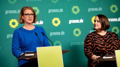 Grünen-Chefin Ricarda Lang stärkt Familienministerin Lisa Paus den Rücken.