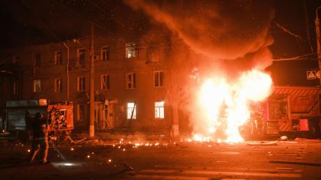 Jüngste russische Angriffe auf Charkiw haben schwere Zerstörungen angerichtet und unter anderem die Stromversorgung zum Erliegen gebracht.