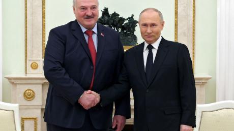 «Leider haben wir eine Reihe von Schlägen gegen unsere Energieobjekte beobachtet in letzter Zeit und waren gezwungen, darauf zu antworten», sagte Wladimir Putin bei einem Treffen mit dem Machthaber von Belarus, Alexander Lukaschenko.