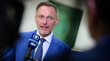 Christian Lindner verteidigt die in der Regierung umstrittenen FDP-Vorschläge für eine "Wirtschaftswende".