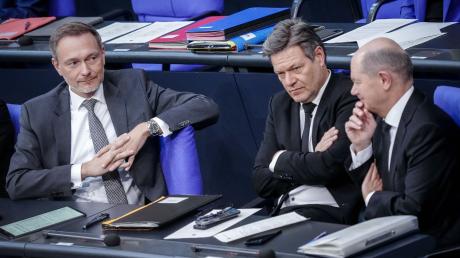 Christian Lindner, Robert Habeck und Olaf Scholz im Bundestag.