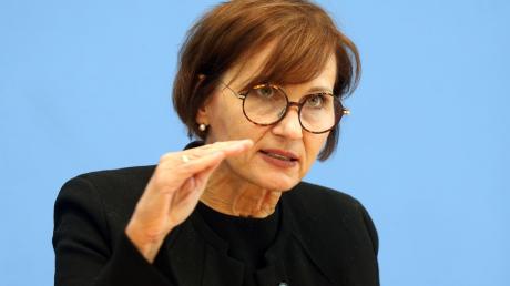 Bildungsministerin Bettina Stark-Watzinger fordert Universitäten zu konsequentem Vorgehen gegen Antisemitismus auf.