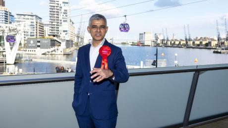 Der Labour-Politiker Sadiq Khan wurde in der City Hall in London zum Bürgermeister von London wiedergewählt.
