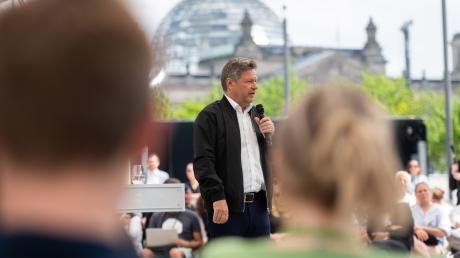 Vizekanzler Robert Habeck hat im Rahmen des Demokratiefests in Berlin die israelische Regierung kritisiert.