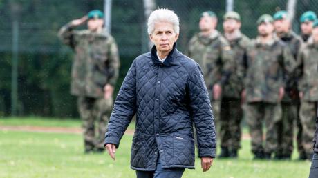 Nah bei der Truppe: Verteidigungsexpertin Marie-Agnes Strack-Zimmermann 