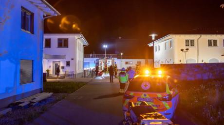 Nach dem Tod eines 38-Jährigen Anfang Mai 2023 bei einem Brand in Memmingen muss sich seine Witwe wegen Mordes verantworten.