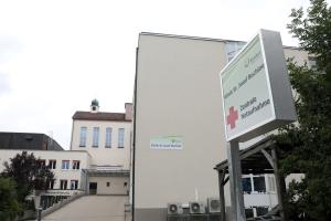 Wer in eine medizinische Notlage gerät, kann am Buchloer Krankenhaus St. Josef die Notaufnahme aufsuchen.
