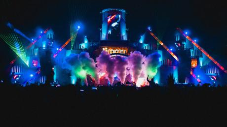 Das Ikarus Festival 2023 hat bereits Besucherrekorde gebrochen. Nun haben die Veranstalter die erste Reihe an DJs für das kommende Jahr bekanntgegeben.