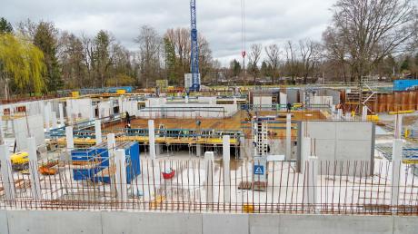 Beim Bau des neuen Kombibads in Memmingen kommen die Arbeiten gut voran.