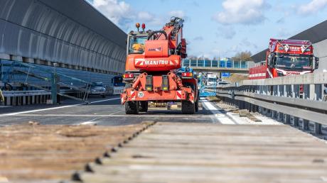 Die Arbeiten im Bereich der A96-Hochbrücke in Memmingen sind in den letzten Zügen. Die Verkehrsfreigabe steht bevor.