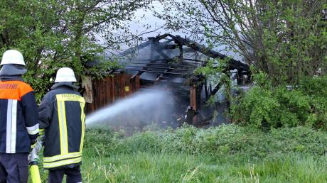 Bei einem Brand im Unterallgäuer Fellheim am Mittwoch ist eine Holzhütte zerstört worden.
