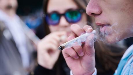 Drogen-Kontrollen beim Ikarus-Festival 2024 bei Memmingen: Die Teillegalisierung von Cannabis ändert manche Regeln.