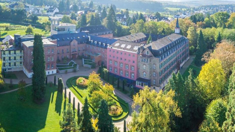 Biara Arenberg di Koblenz berlokasi ideal di Lembah Rhine Tengah - dengan persembahan spiritual dan olahraga untuk tamu liburan.