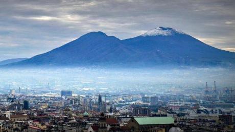 In den vergangenen Monaten waren immer wieder Erdbeben bei Neapel zu spüren. Sie gingen vom sogenannten Supervulkan aus – nun bebte es am Vesuv. 