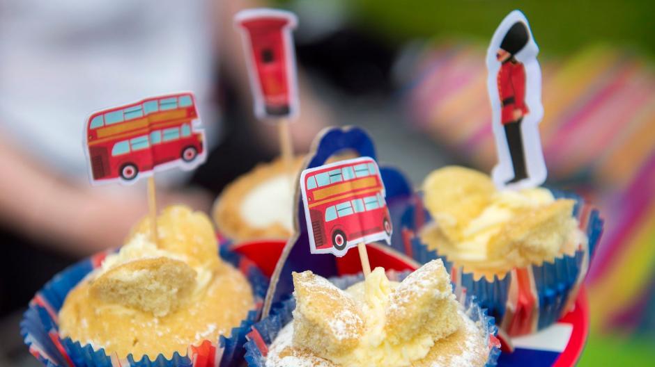 Cakes and more: For the Queen's special jubilee, big lunches were held across the country.