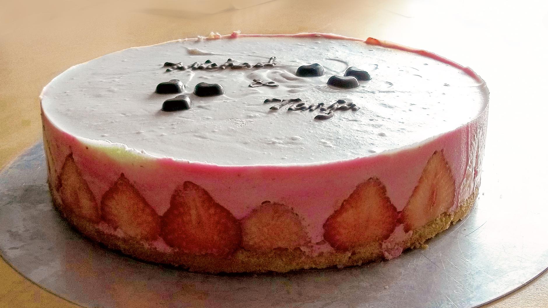 Rezept für Erdbeer-Sekt-Torte | Augsburger Allgemeine