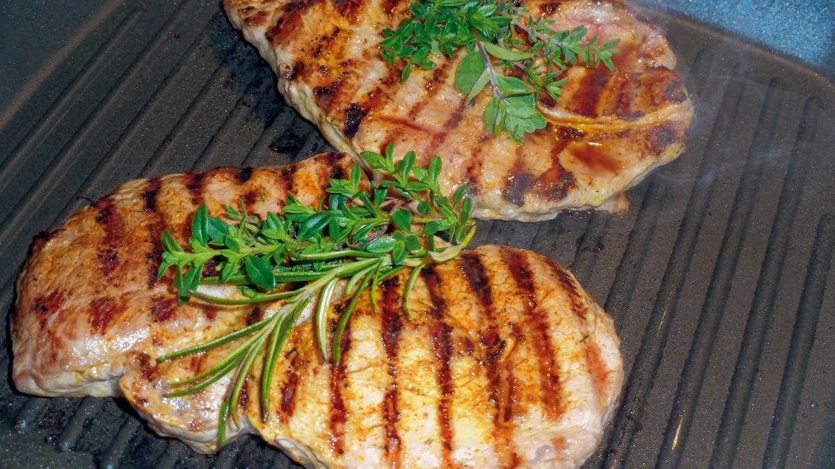 Rezept für Schweinenacken-Kräuter-Steak vom Grill