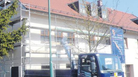 Das Rathaus in Hiltenfingen wird derzeit energetisch saniert und umgebaut.  
