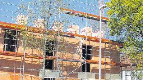 Schon bald sollen am neuen Rathaus in Obermeitingen die Bauarbeiten am Dachstuhl beginnen.  