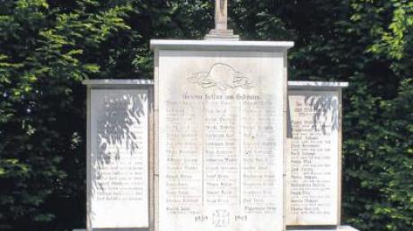 Das Kriegerdenkmal am Friedhof in Graben soll renoviert werden. Die Veteranen haben bisher die Abdeckplatten verlegt. 