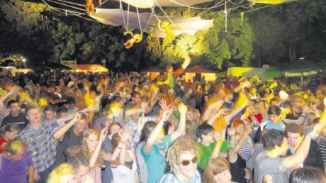 So geht feiern: Schwabmünchner Jugend rockt auf dem 1. Goldstrand Singoldsand Festiwell. 