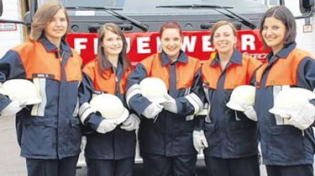 Sophie Hohl, Eva Berger, Marina Schorer, Jasmin Diem und Franzi Riegg (von links) sind in Mickhausen die ersten Frauen in den Reihen der Brandschützer. 