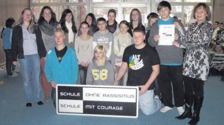 Die Mittelschüler aus Großaitingen wurden als „Schule ohne Rassismus – Schule mit Courage“ ausgezeichnet. 