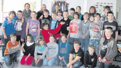 Die 5. Klasse der Mittelschule Großaitingen setzt sich gegen Rassismus und Diskriminierung ein. 
