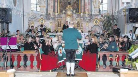 Mit einem Kirchenkonzert in der Pfarrkirche St. Alban eröffnet die Musikkapelle Walkertshofen traditionell die Blasmusiksaison.  